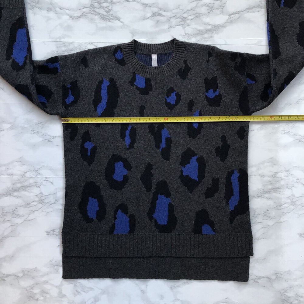 Athleta Womens Medium Animal Print Sweater Cashmere Wool Blend Gray Blue - Picture 7 of 11